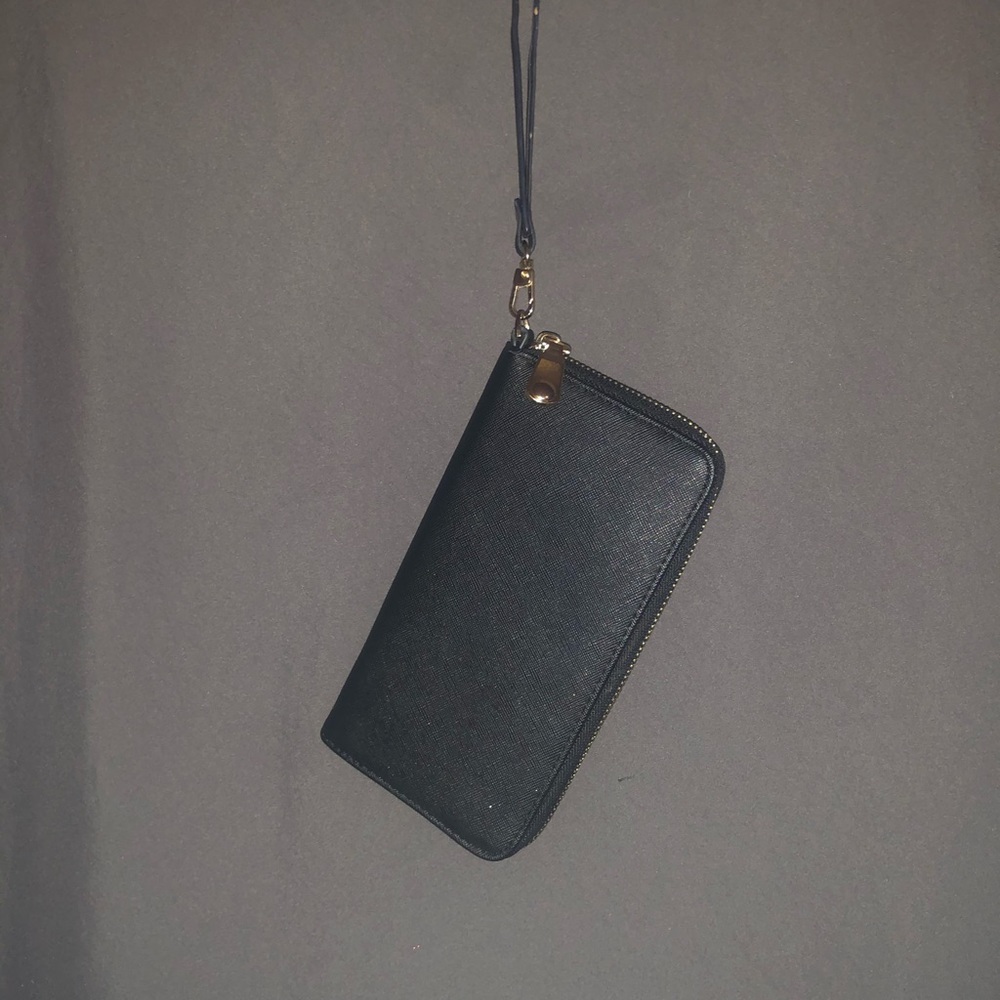 Black wallet wristlet